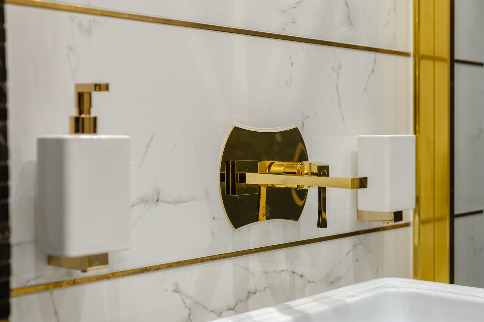 ЖК ЗАЗЕРКАЛЬЕ 407