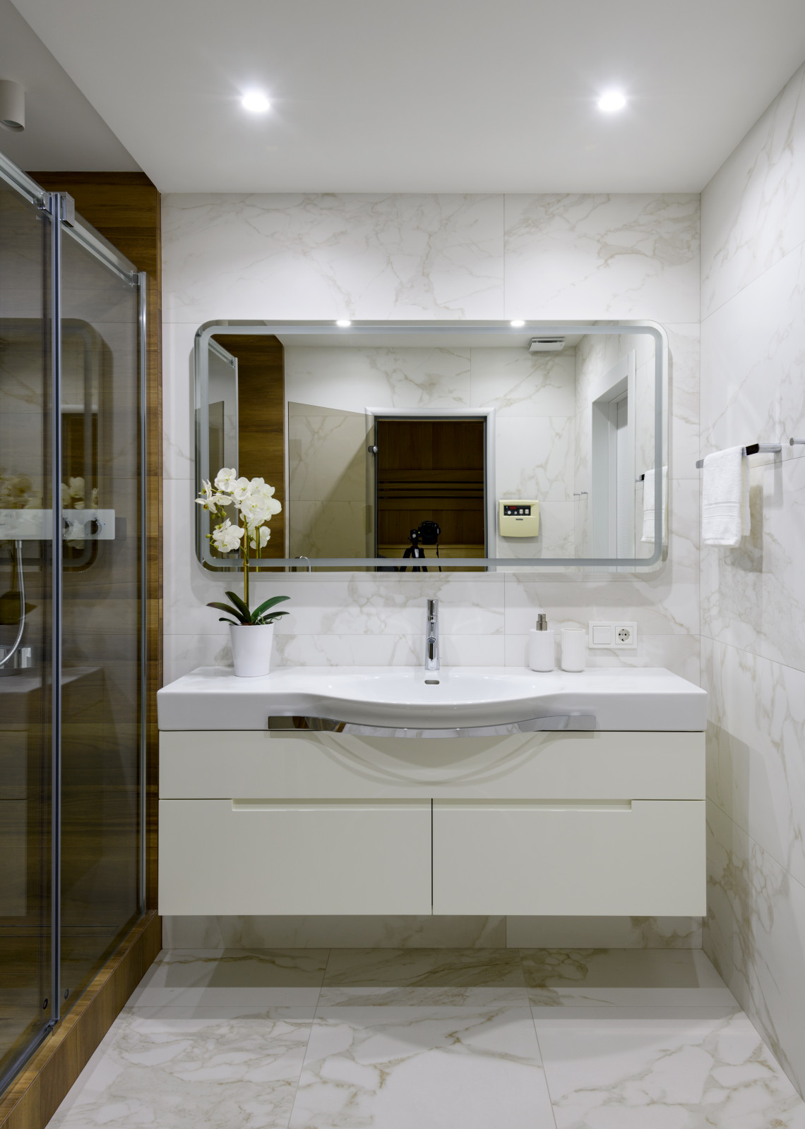 Стильная черно-белая квартира в Новосибирске