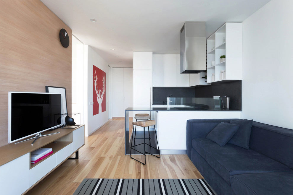APARTMENT WITH A DEER