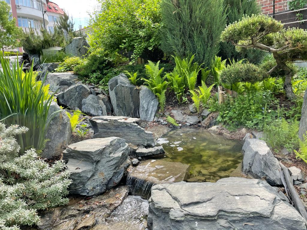 Декоративный водоём с каскадом в Екатеринбурге