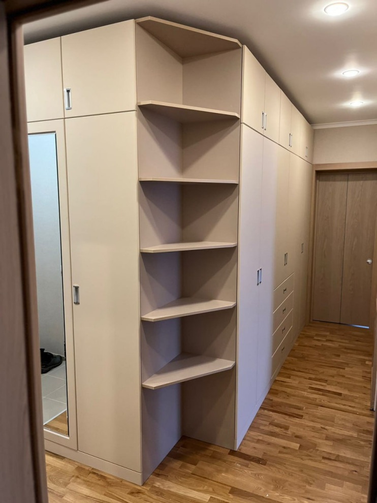 Современная система хранения в коридор