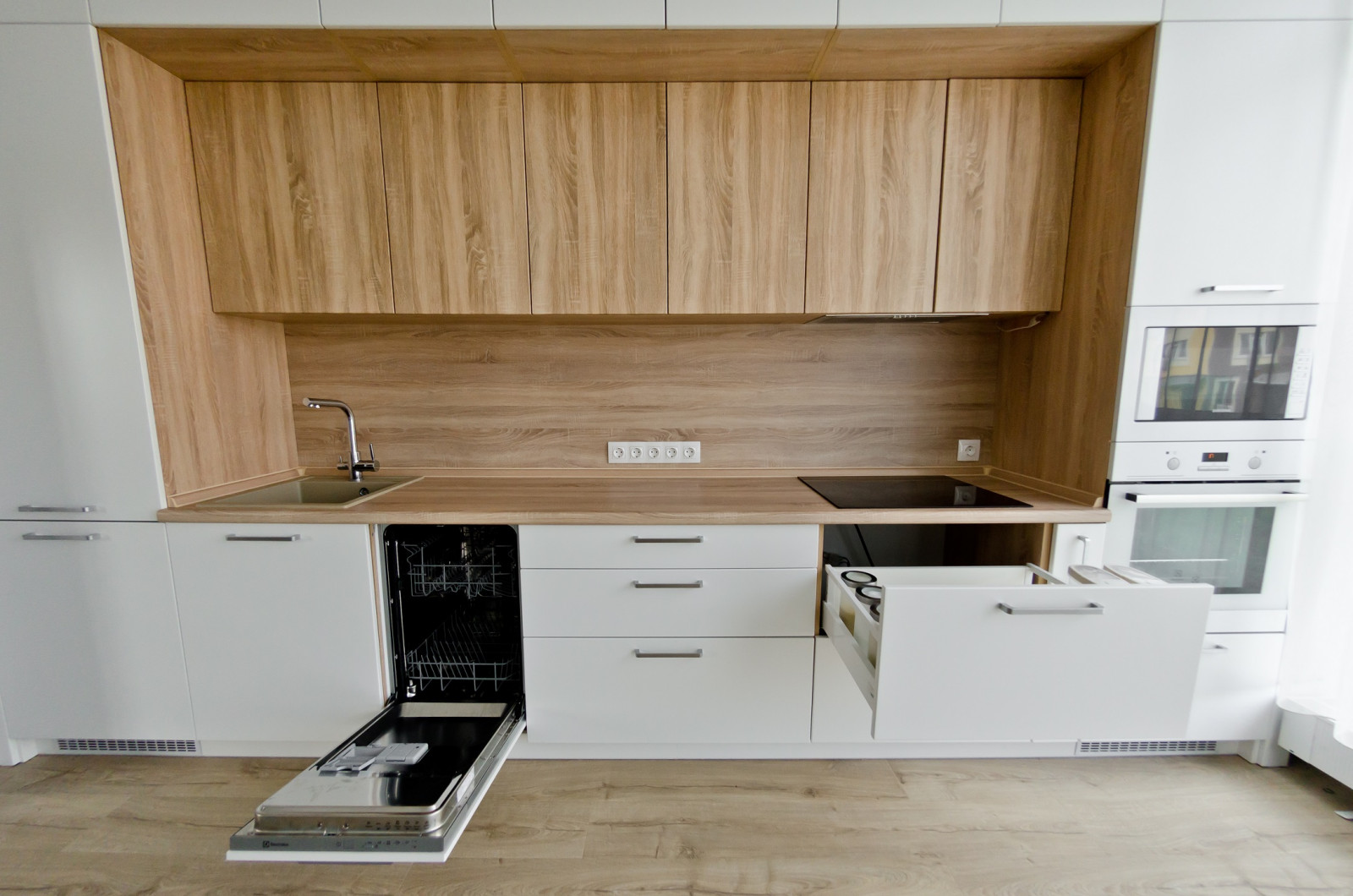 Белая кухня в скандинавском стиле на проспекте Весеннем.