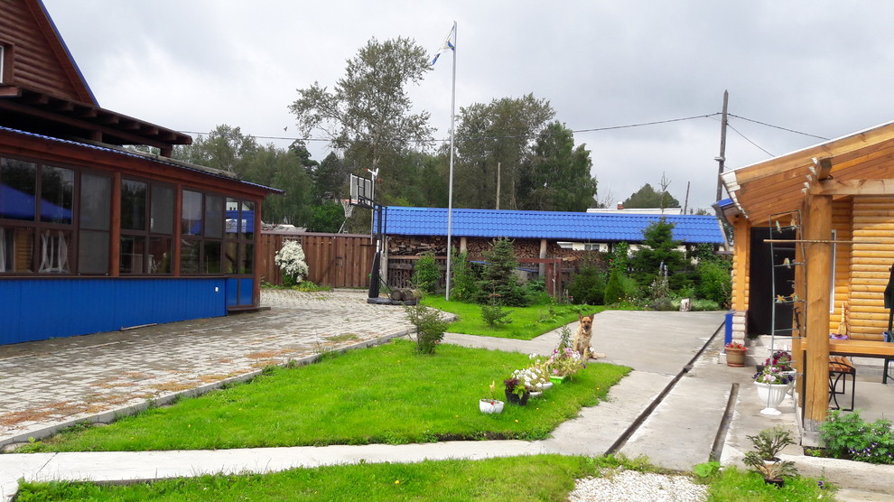 Обложка проекта: Деревянный дом с фасадом из металического сайдинга, баня с бассейном.