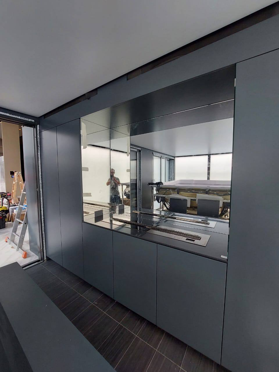 Шкаф для спа зоны с камином