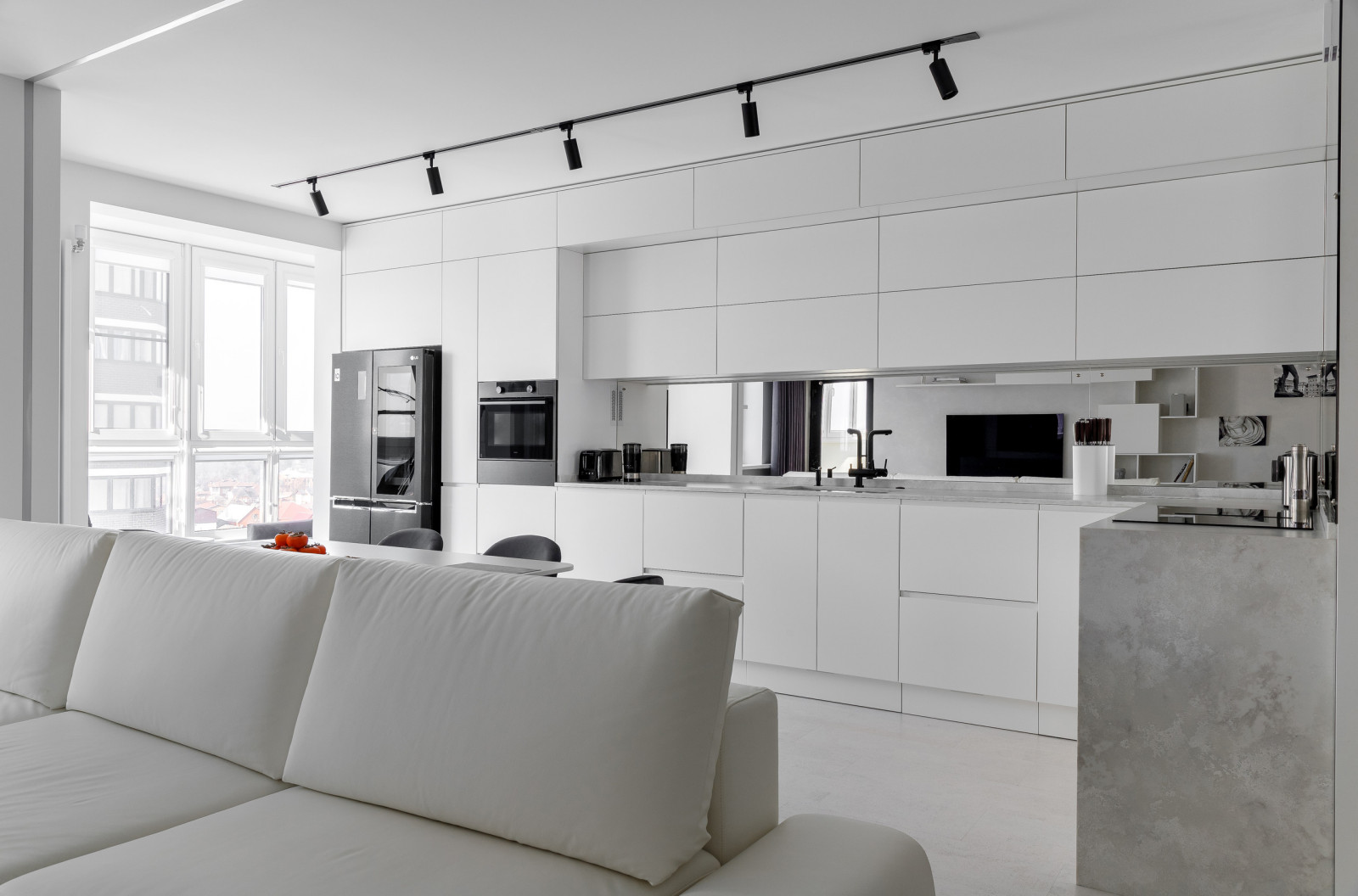 Реализация проекта трехкомнатной квартиры "ЖК на Высоте"