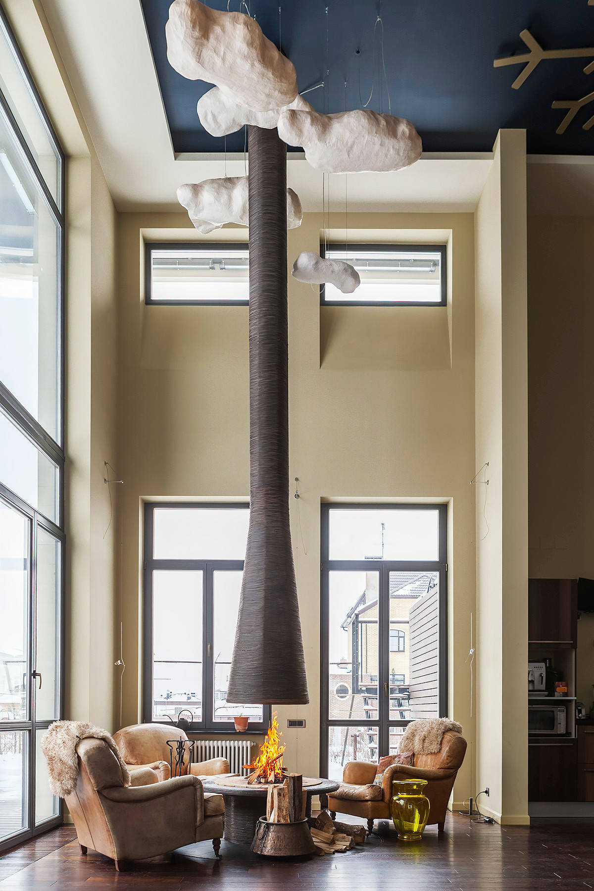 В гостях: Дерево в облаках — посреди загородного дома