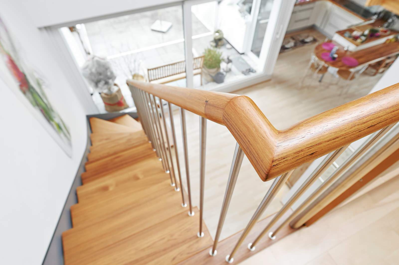 консольная лестница из бирманского тика