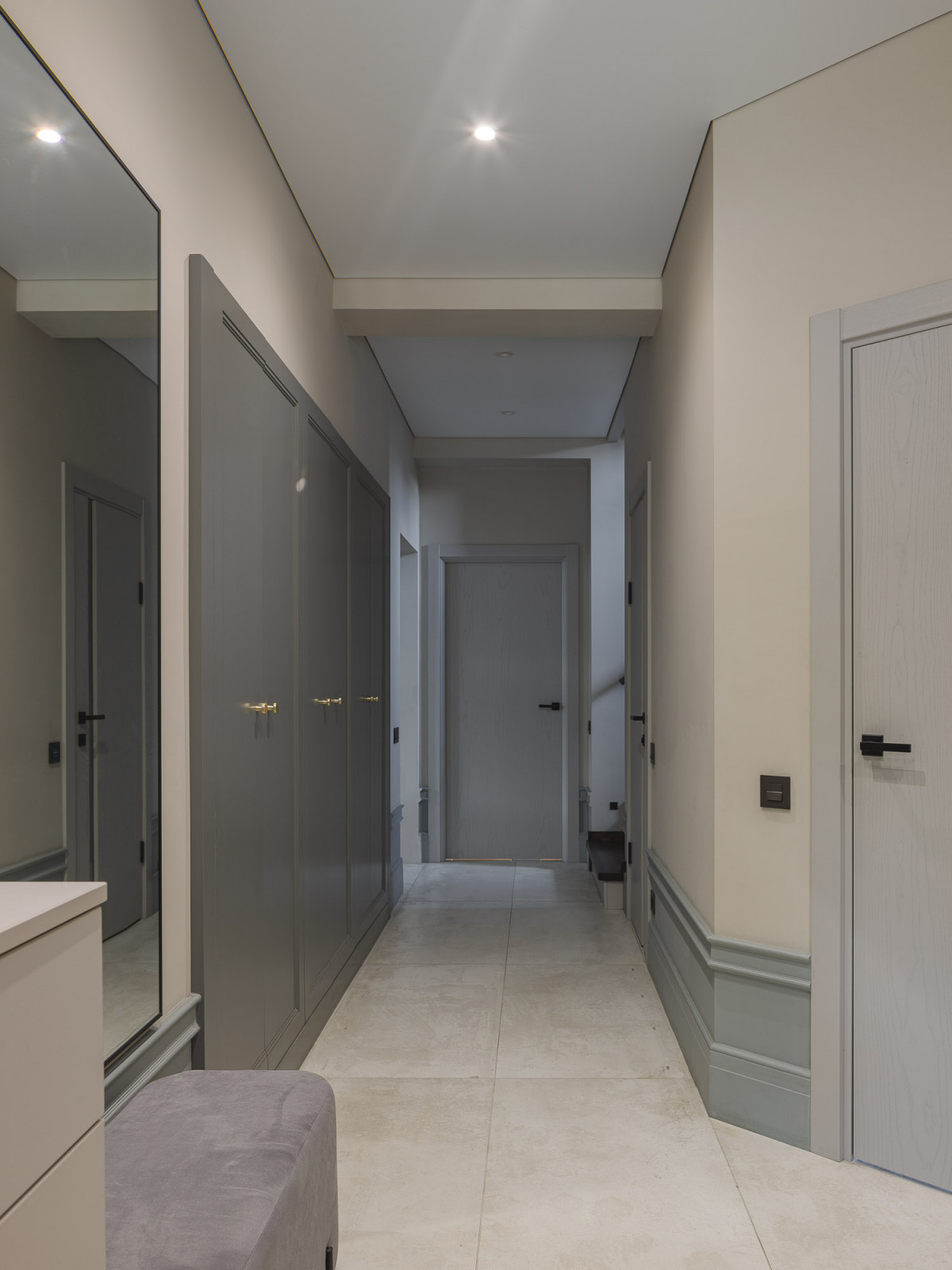 Кухня-гостиная с камином в коттедже Малая Царевщина