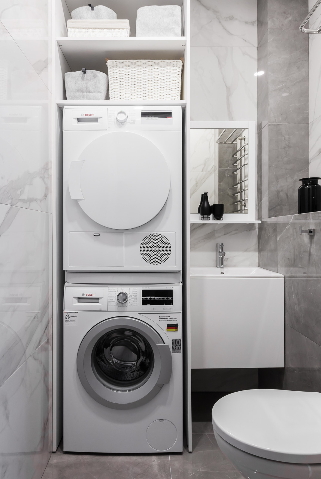 Компактная трехкомнатная квартира с круглой кроватью