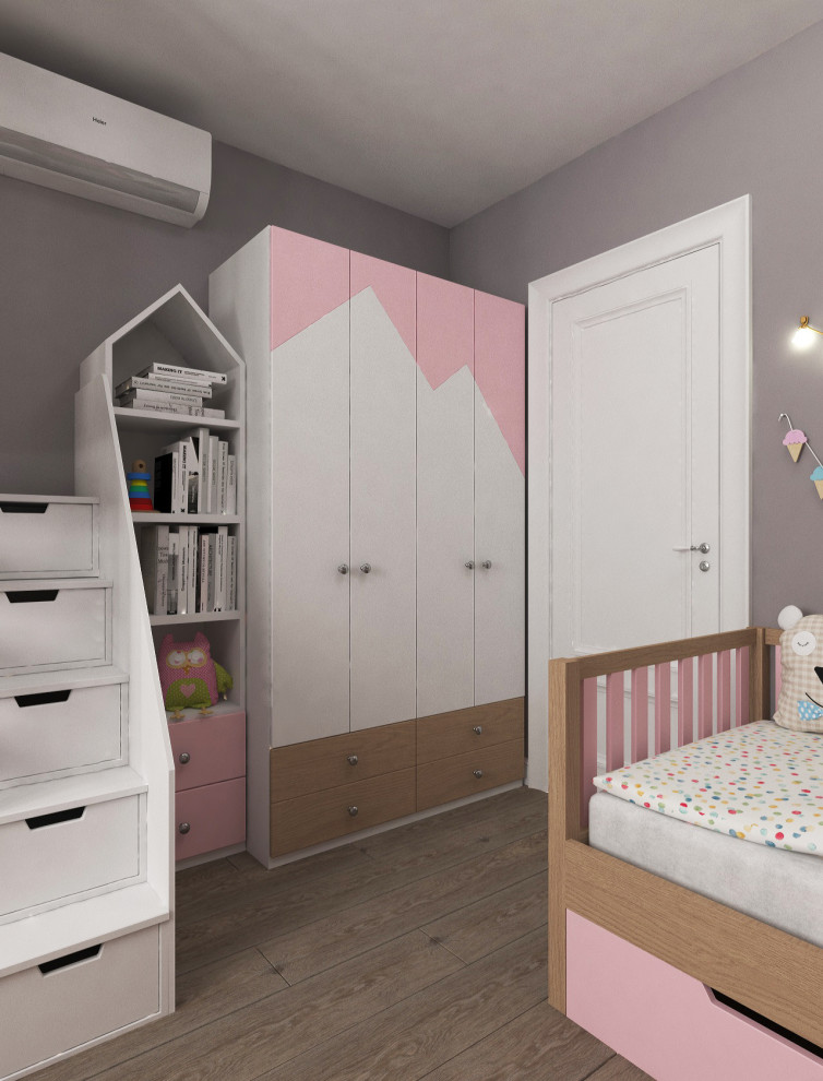 Детская комната с лесными фотообоями для близняшек