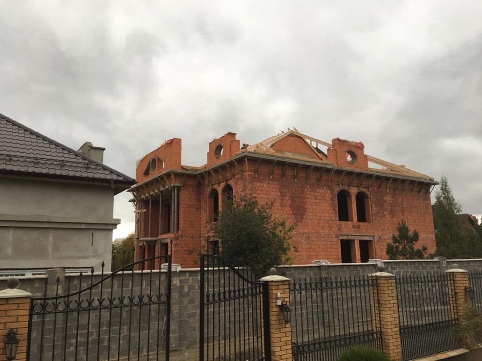 Частный дом в классическом стиле. Натуральный камень