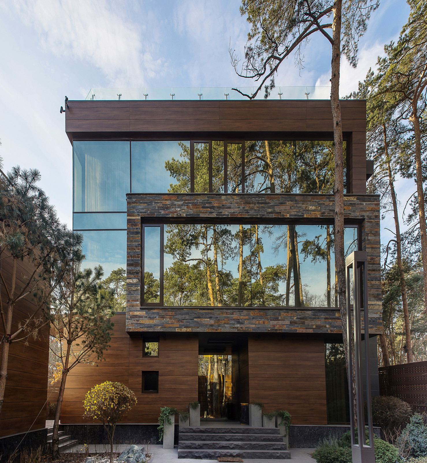 Входная часть дома