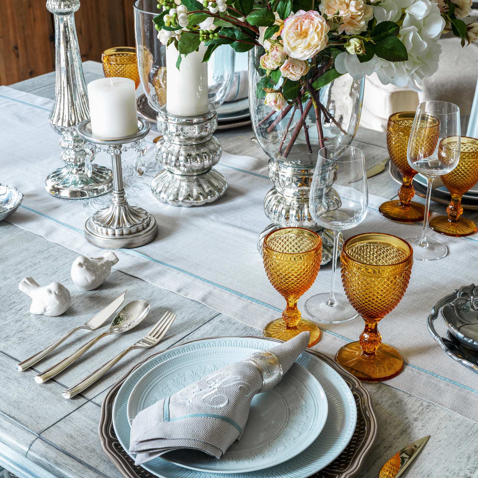 Обложка проекта: Сервировка стола в загородном доме