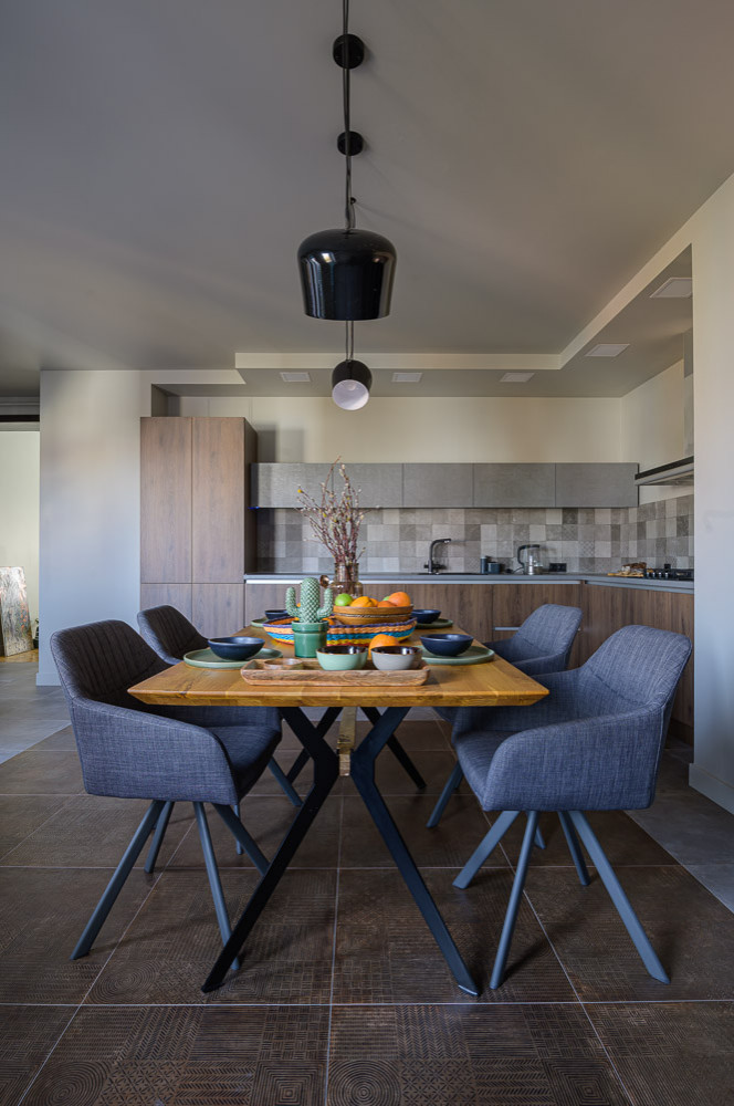 Кухня в трех уровневой квартире