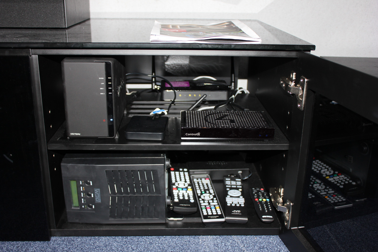 Обложка проекта: Домашний кинотеатр с бильярдным залом