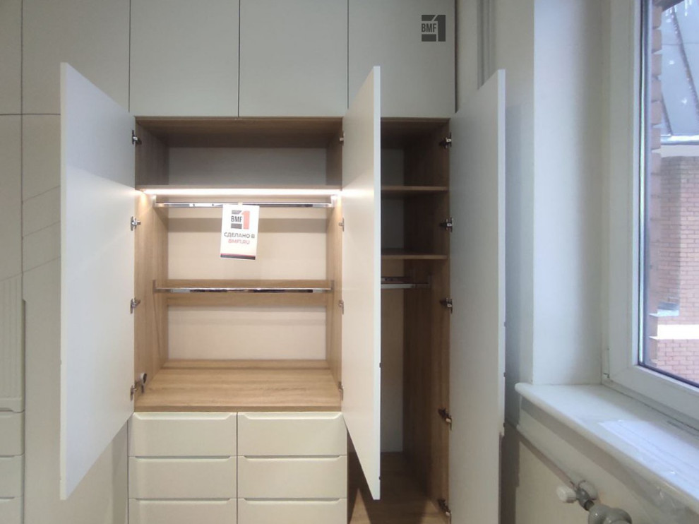 Вместительный шкаф с подстветкой