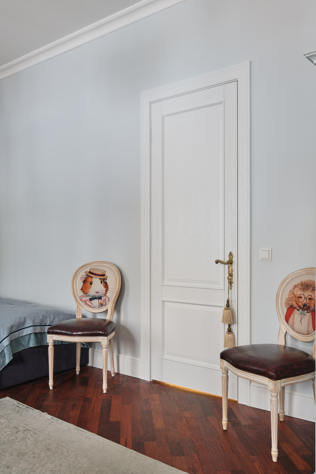 Классический интерьер с Орлеаном в отделке дуб