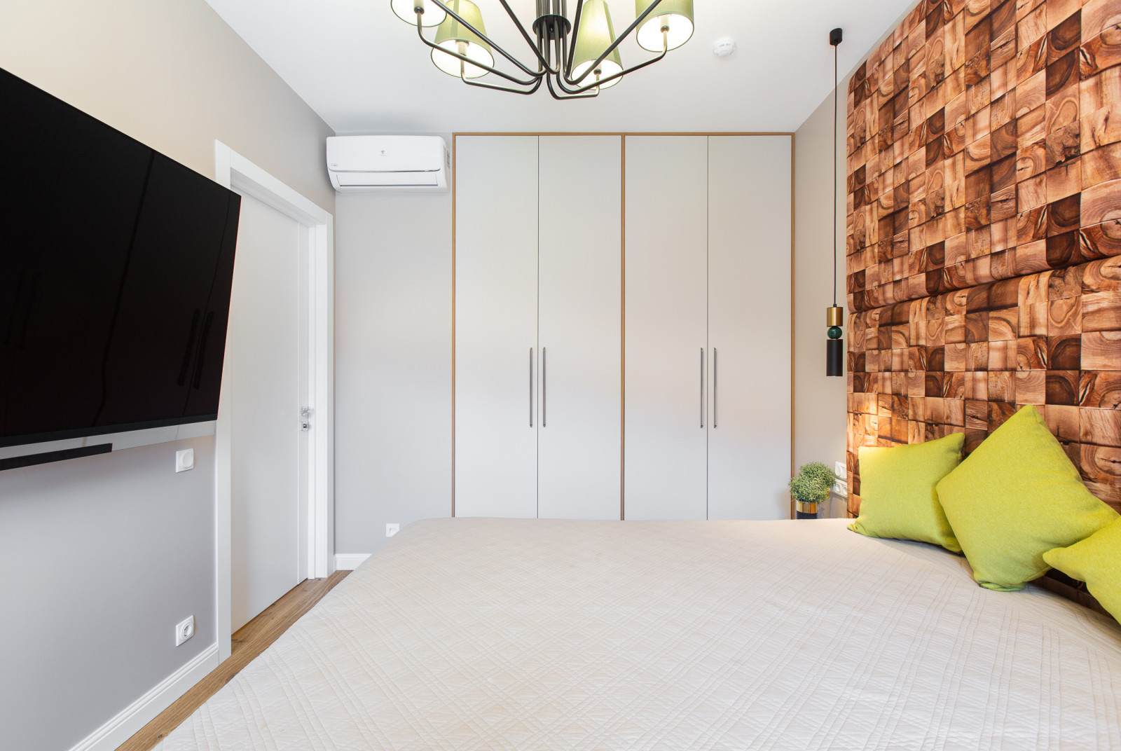 Шкаф в спальне