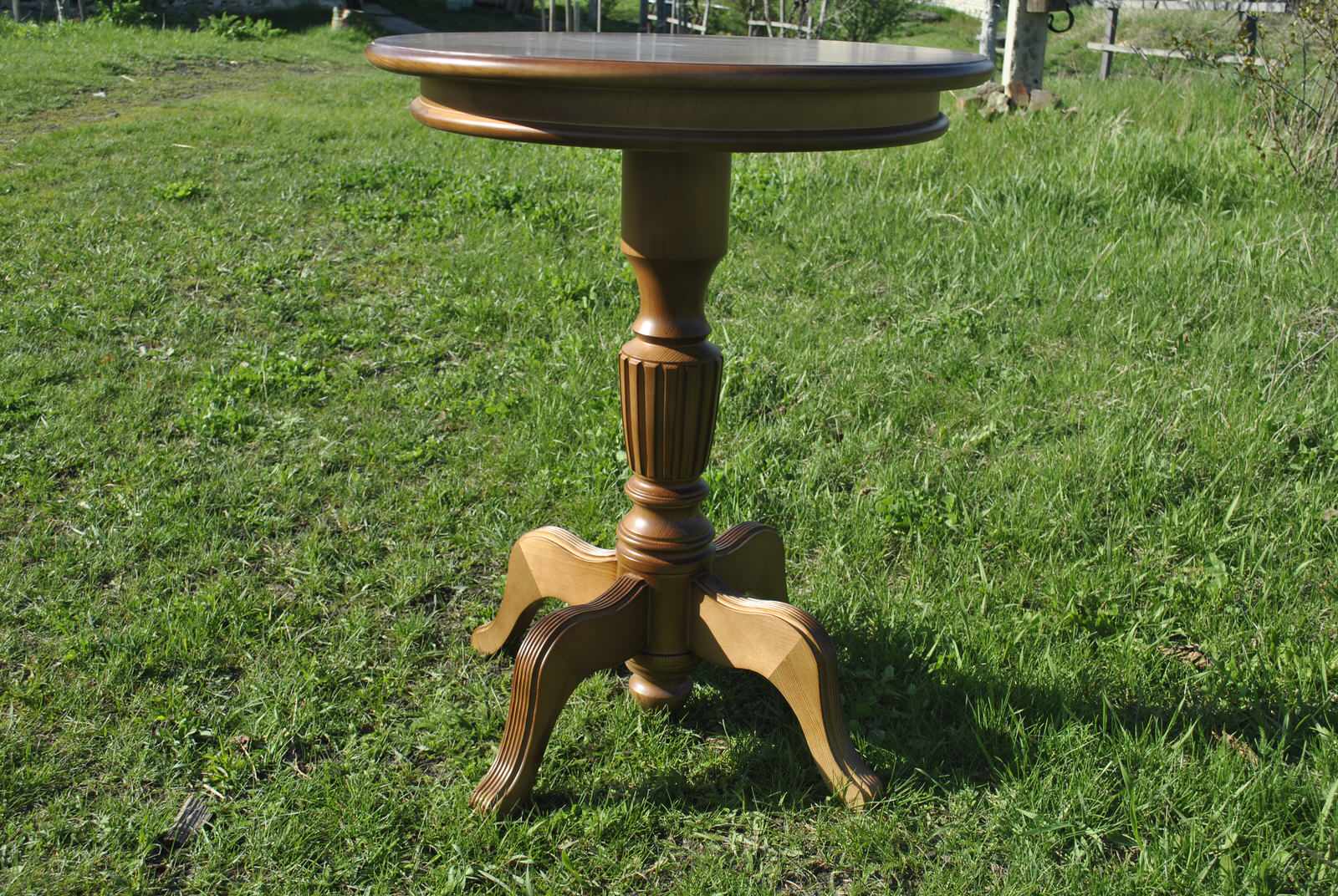 Часы каминные, настольные из древесины, резные ручной работы.