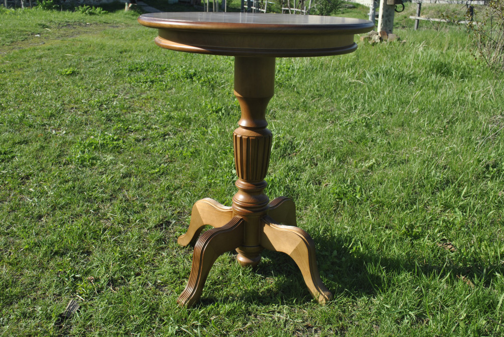 Часы каминные, настольные из древесины, резные ручной работы.