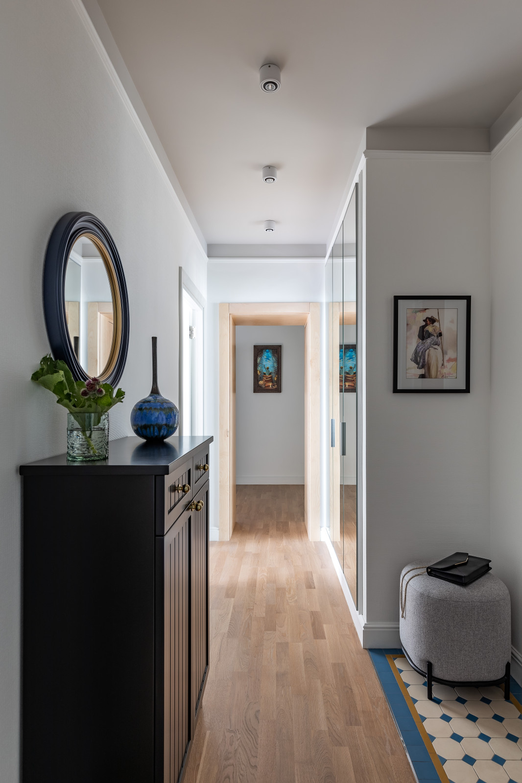 Квартира с библиотекой и коллекцией искусства