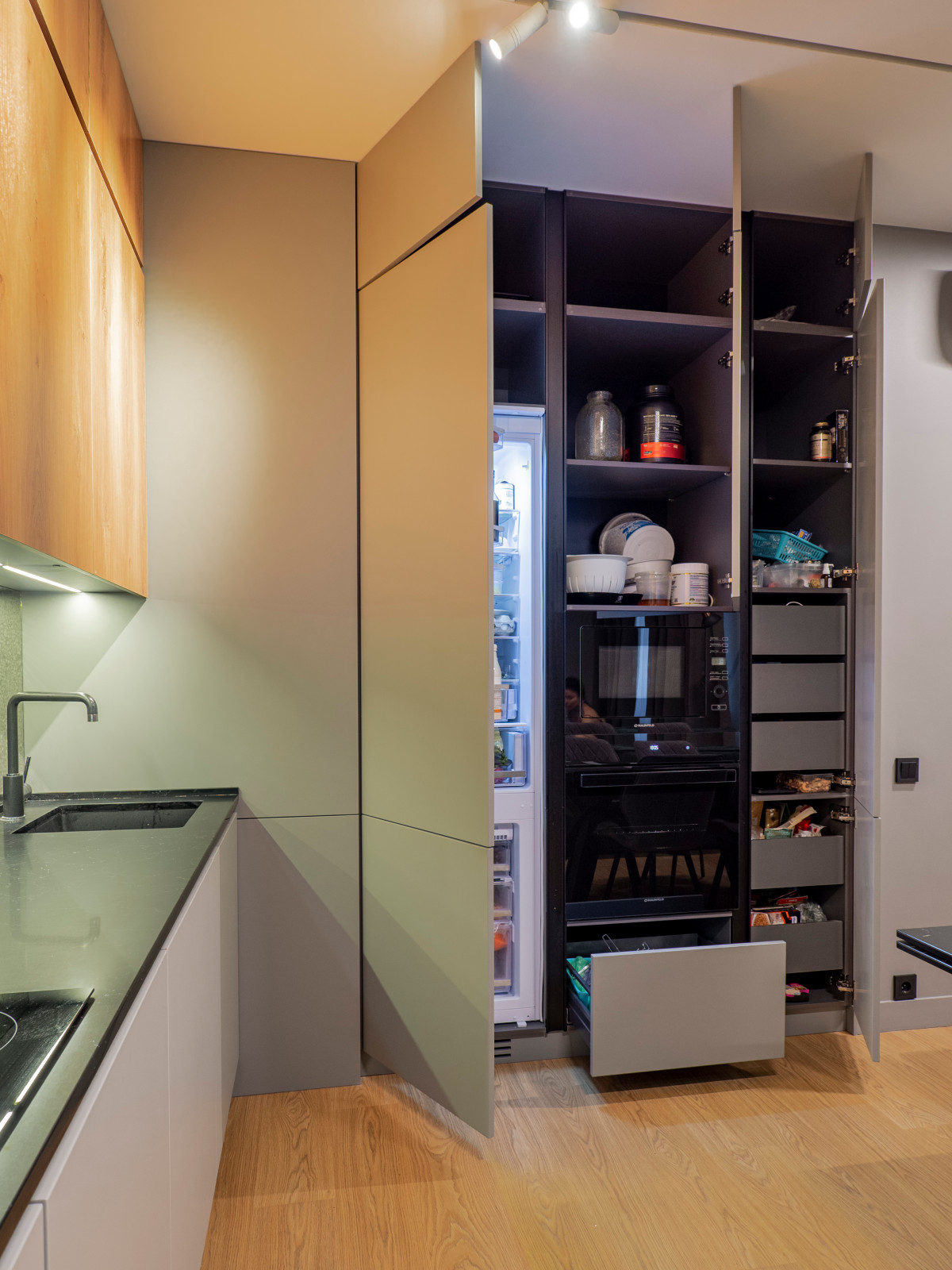 Стильная кухня в минималистичном стиле