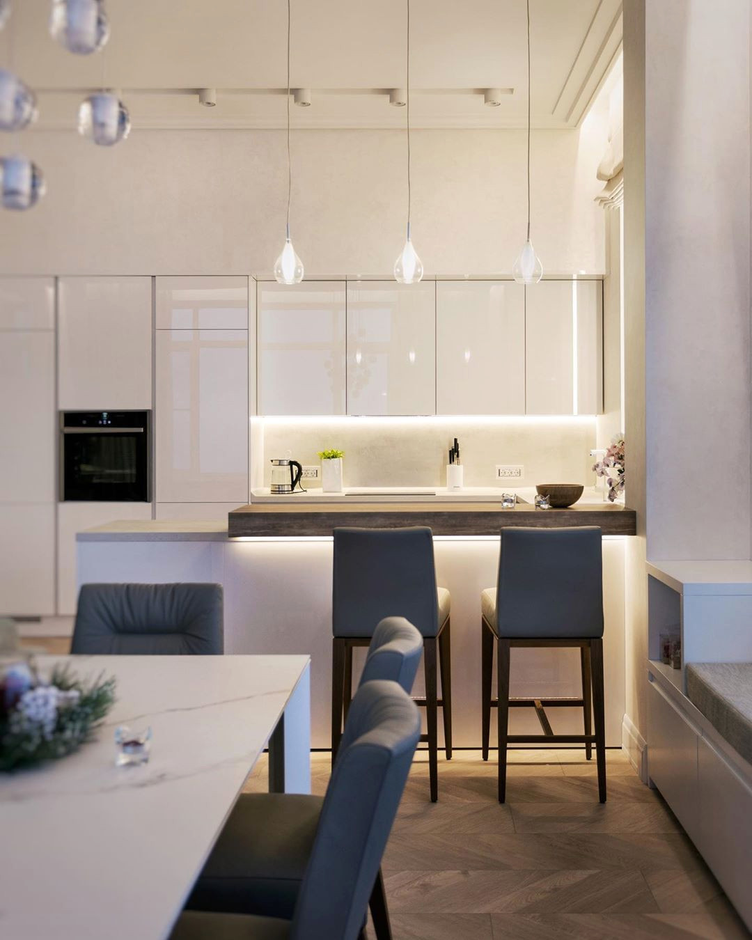 Белоснежная кухня с островом