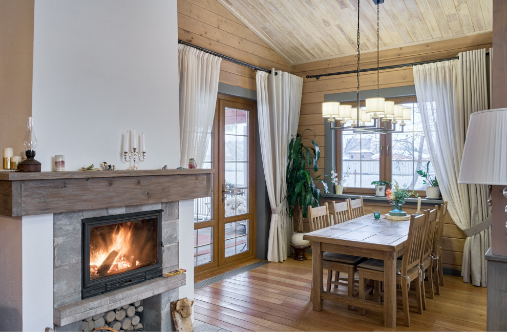 Серые двери в доме из бруса