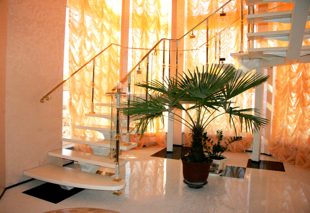 Современная лестница с ограждением Grande forge(Франция) в комбинации со стеклом