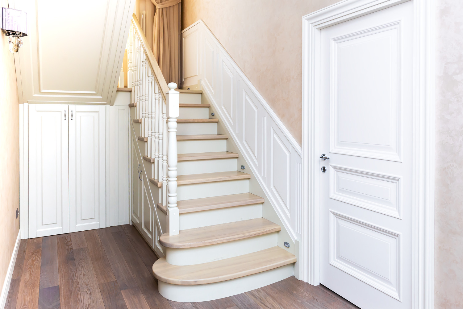 Обложка проекта: Лестница в классическом стиле из ясеня