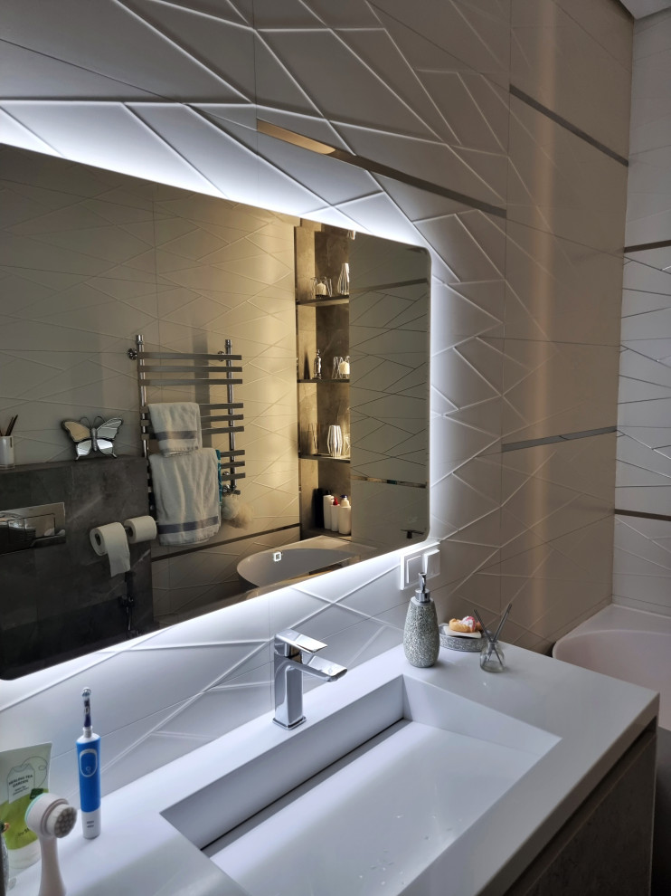 Фото реализованной ванной с подсветками