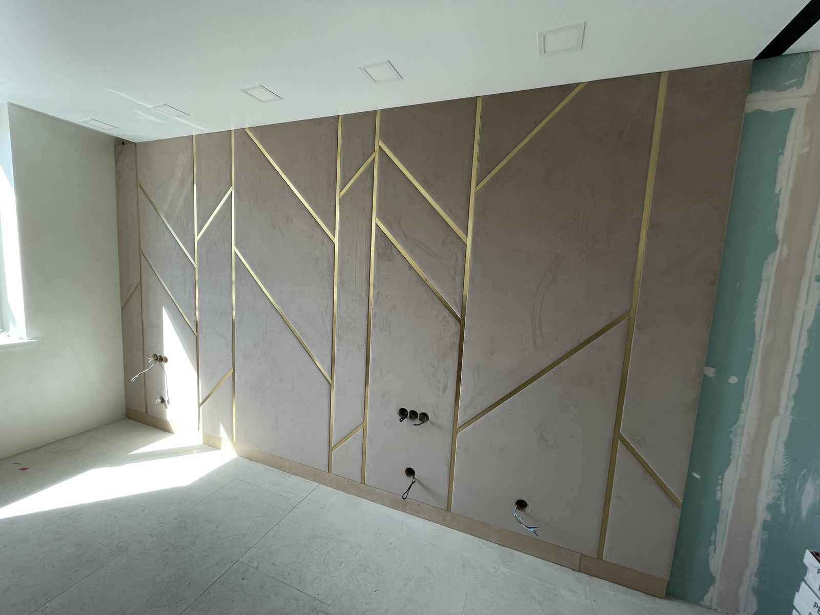 Обложка проекта: Стеновая панель с молдингами