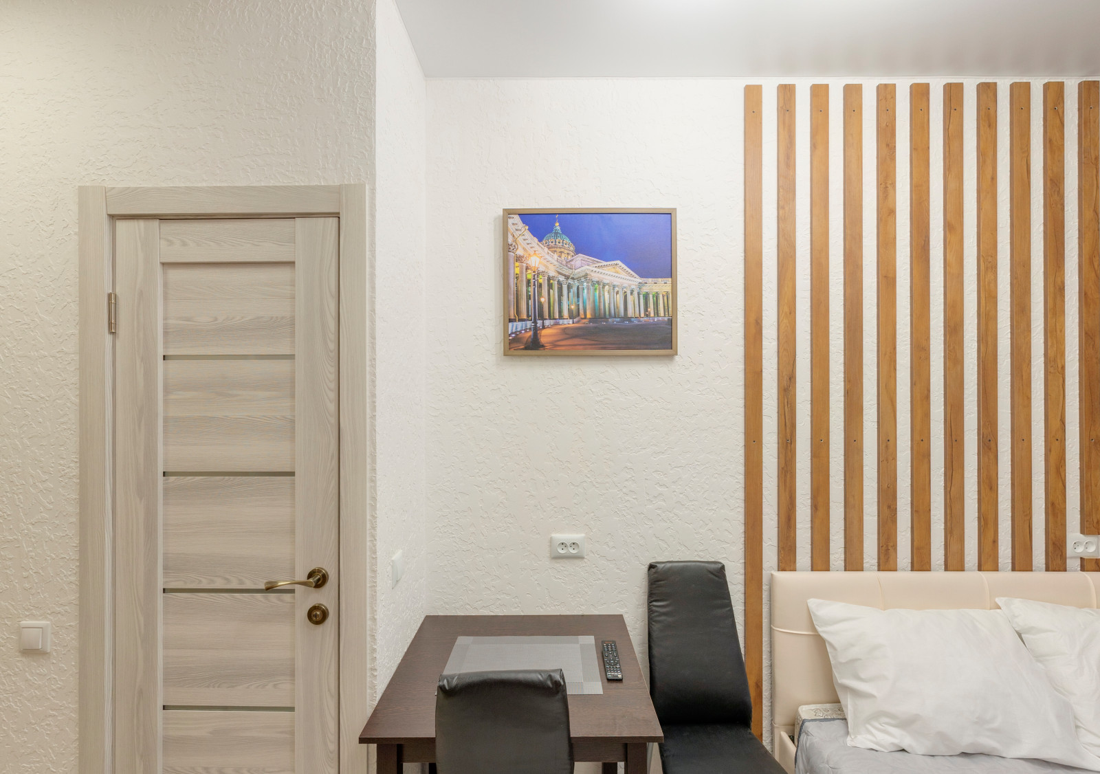 Мини-студия под сдачу посуточно на Марата 22 номер 1