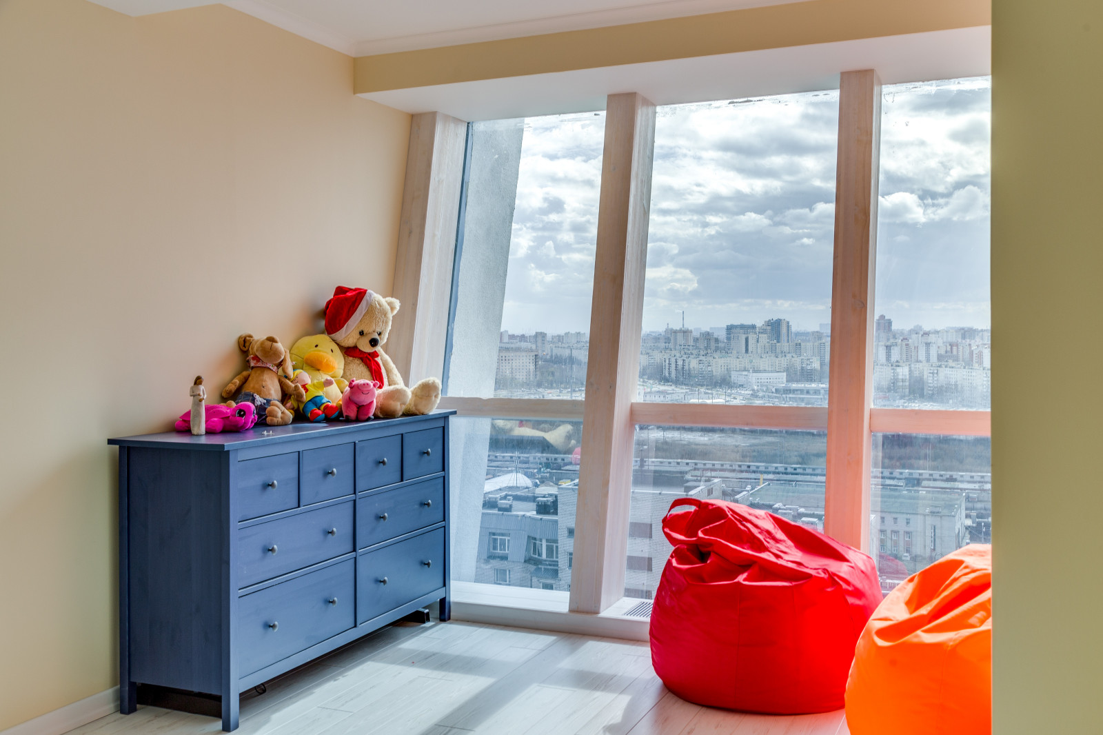 Пентхаус в Санкт-Петербурге. Мебель и отделка из массива.