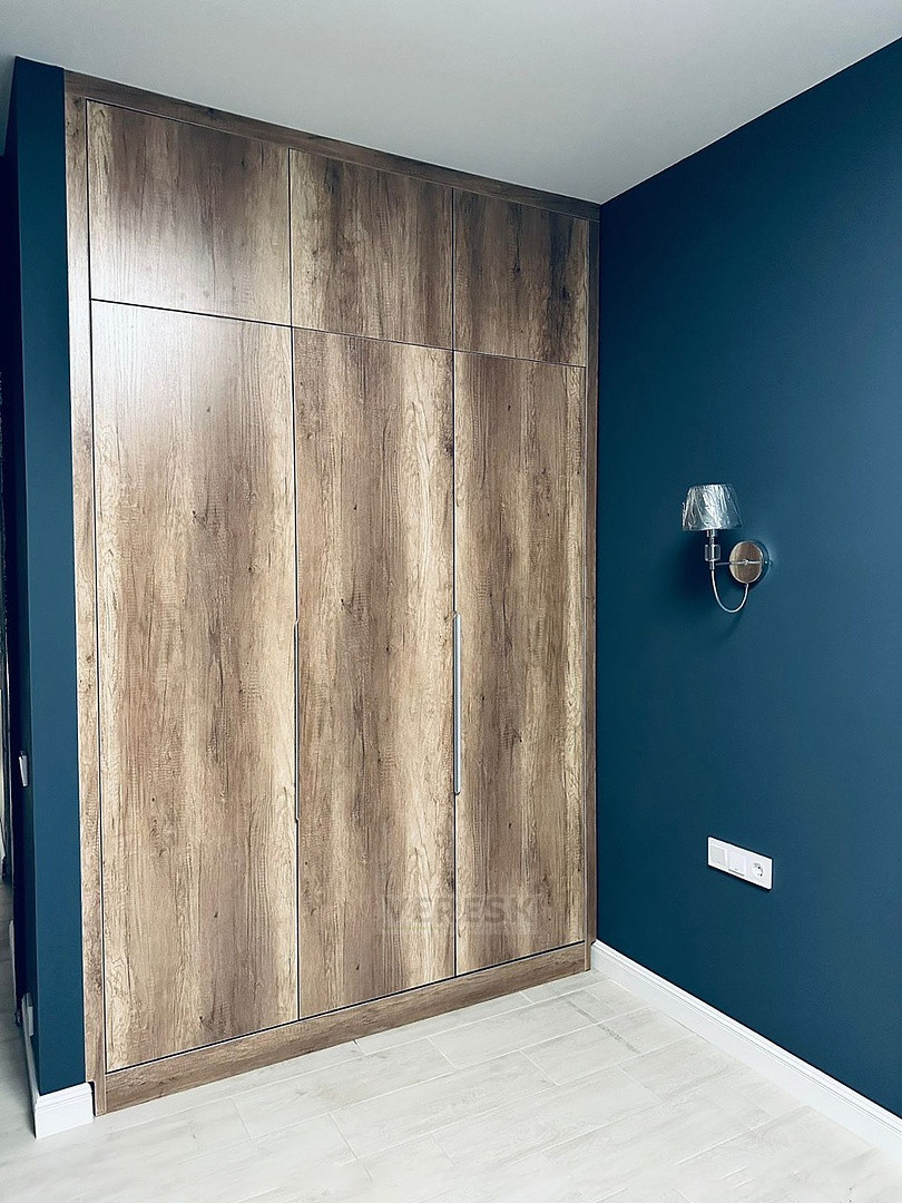 Встроенные распашные шкафы