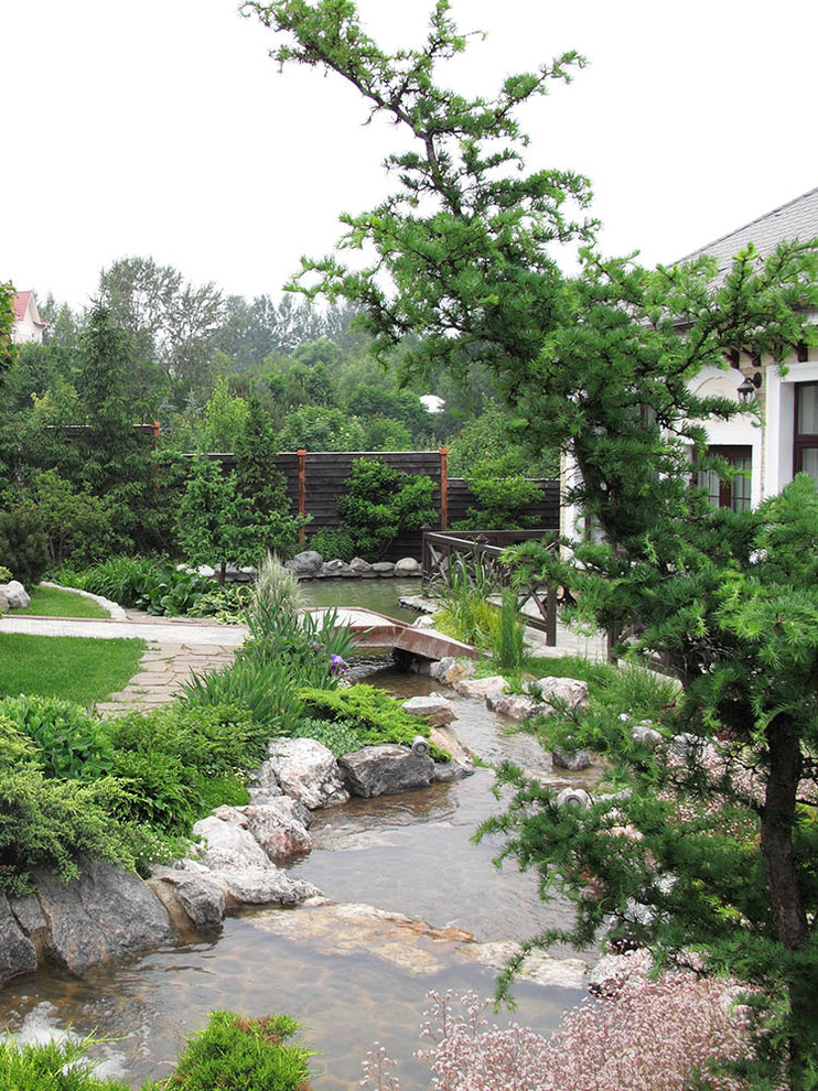 Сад с ручьем В Новогорске 2009 г