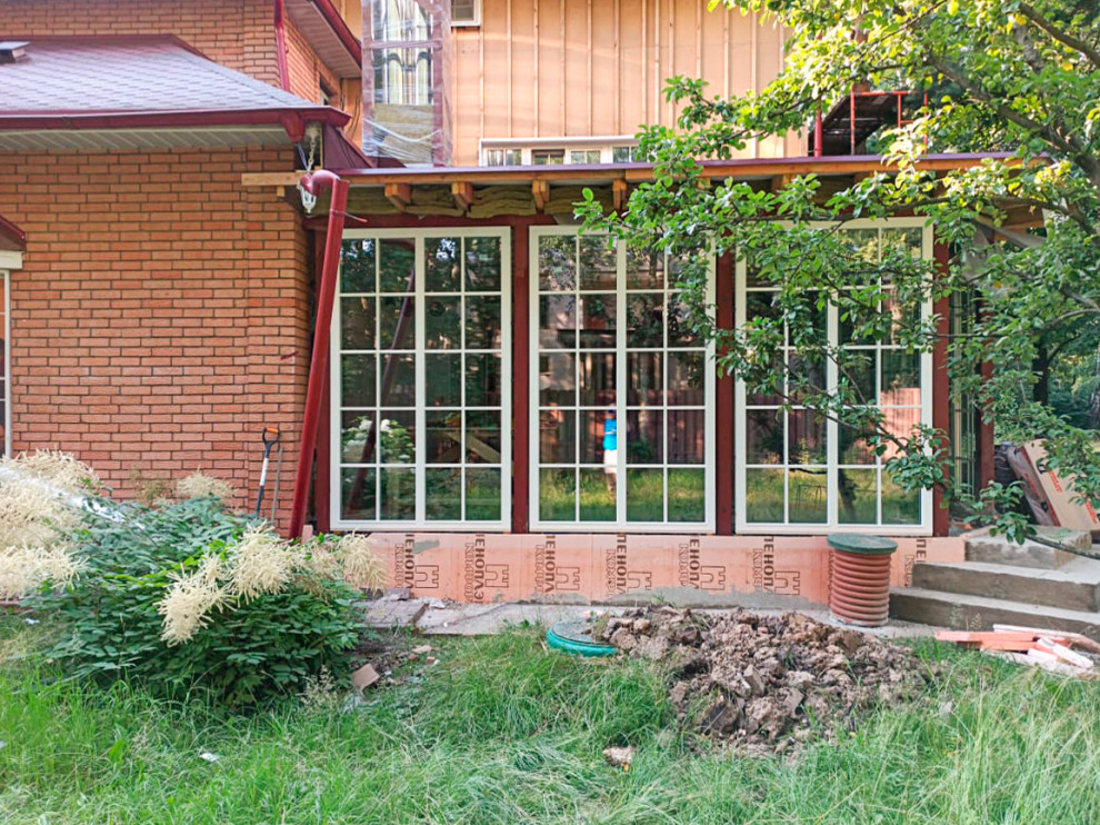 Панорамные витрины с раскладкой из сосны 1-го сорта. Панорамные деревянные окна.