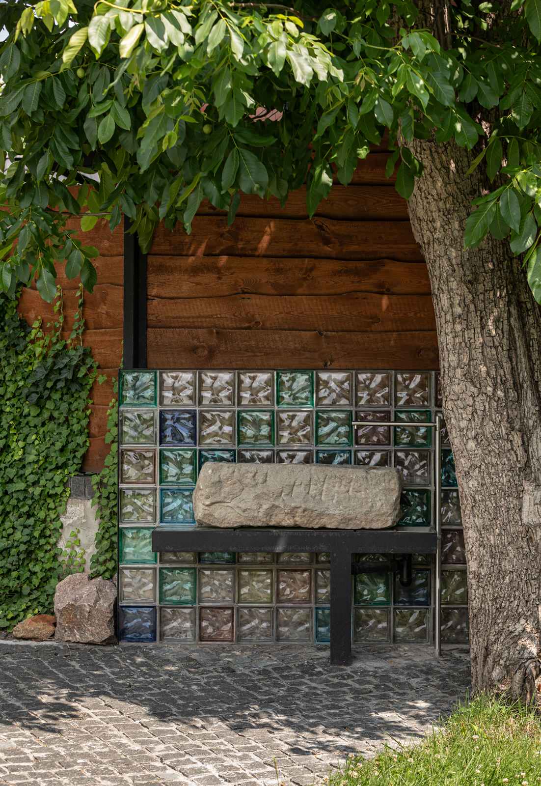 DYVO HUT