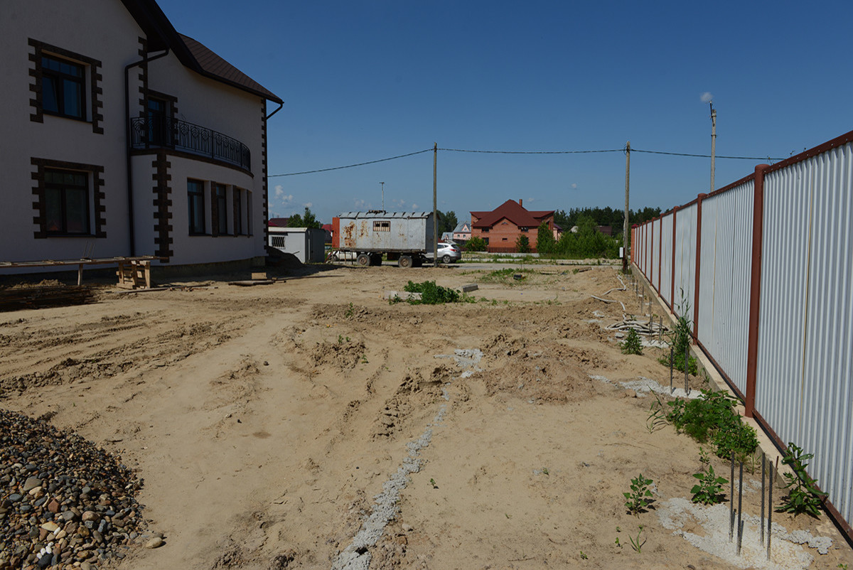 Маленький сад в пригороде