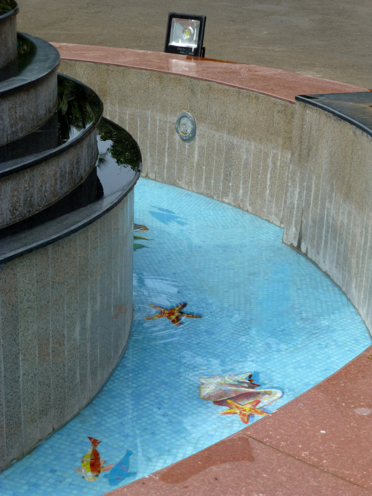 Оформление фонтана в резиденции губернатора штата Махараштра в Мумбаи (Индия)