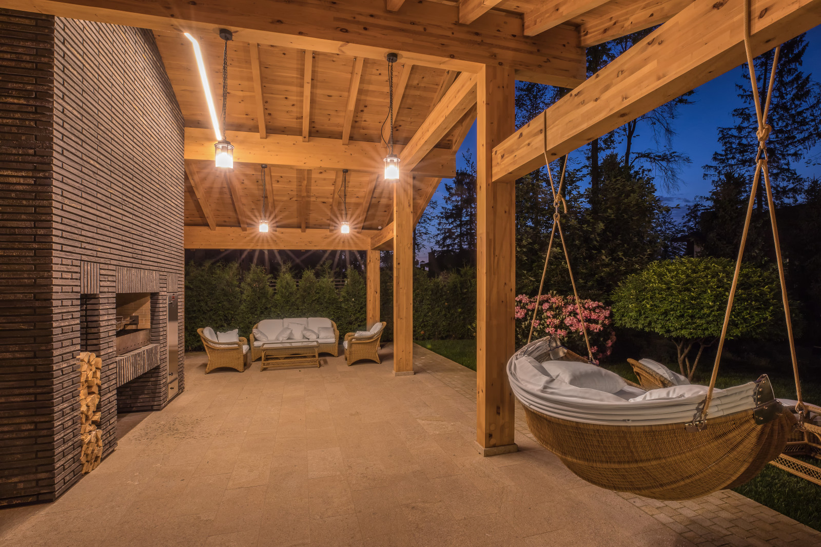 Зона отдыха - террасса загородной беседки