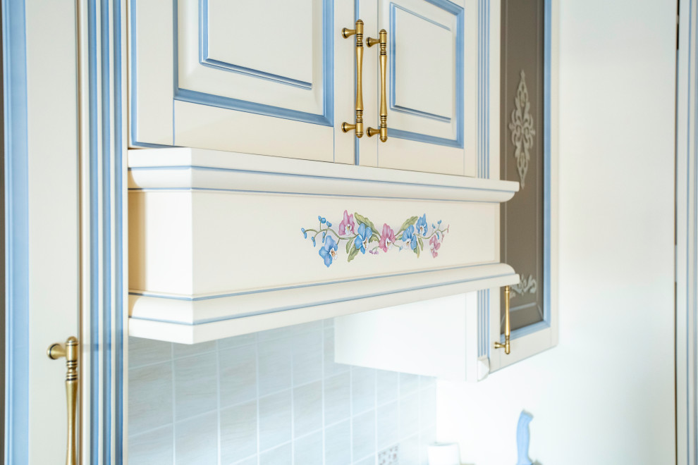 Кухонный гарнитур "Элина" крем с синей патиной