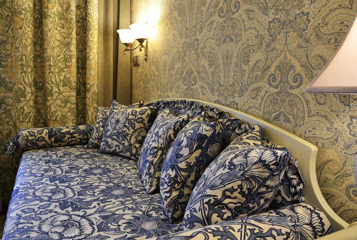 «Шкатулка из Оникса» декорирование квартиры: текстиль, обои, краски