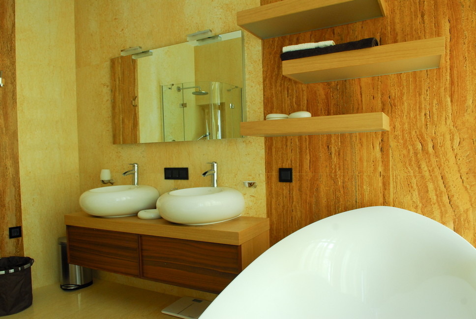 Дом в микрорайоне "Белая дача"