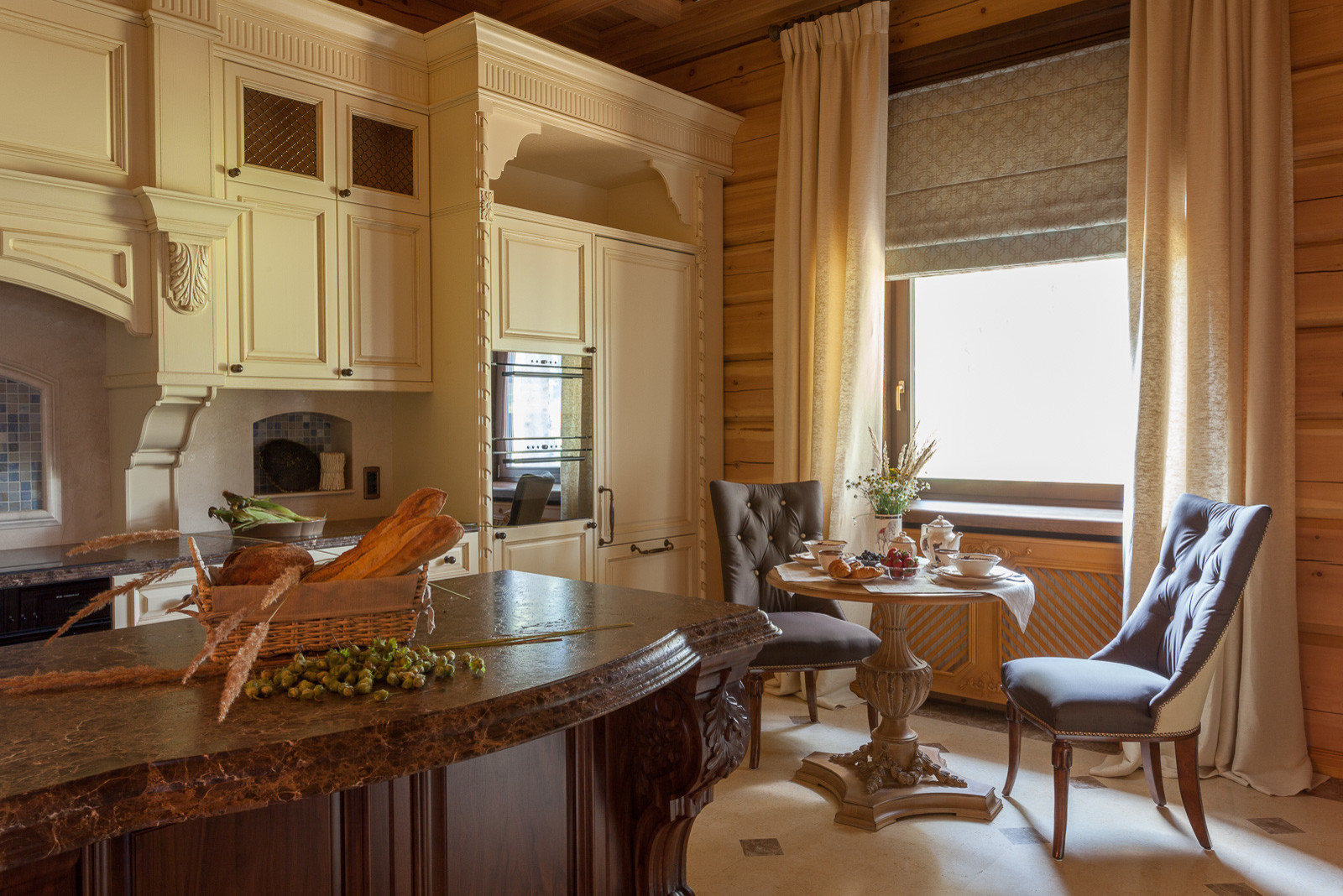 Деревянный дом в классическом стиле