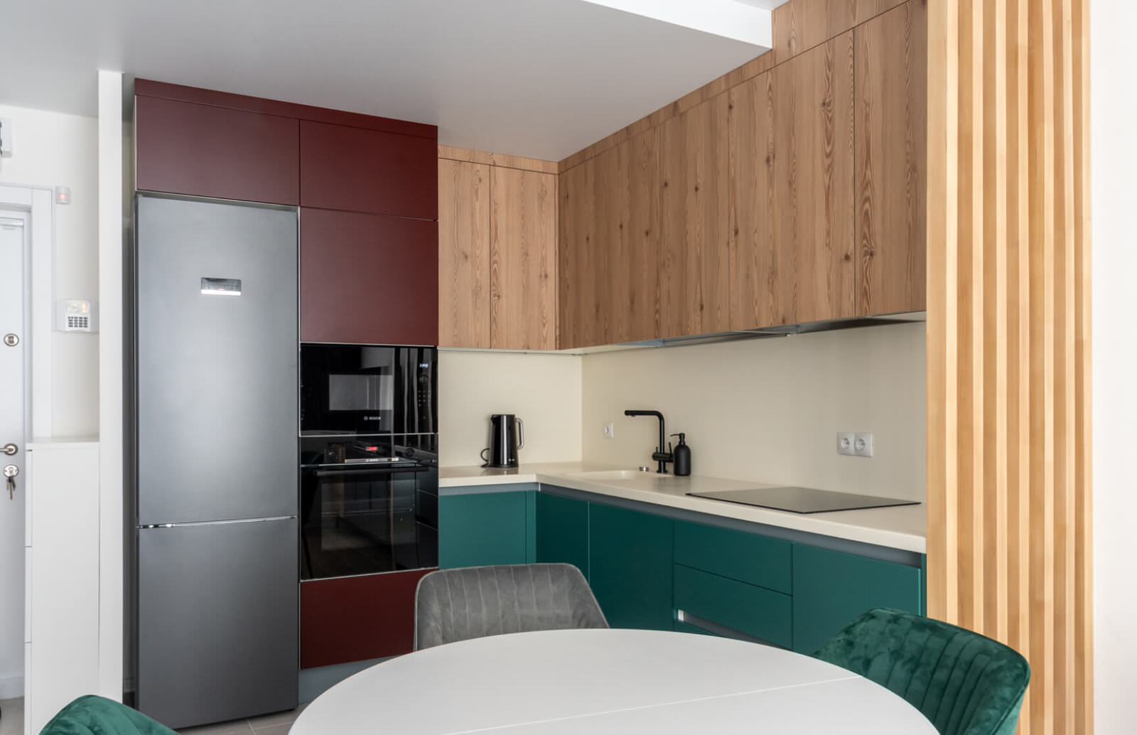 Трехцветный кухонный гарнитур от дизайнера