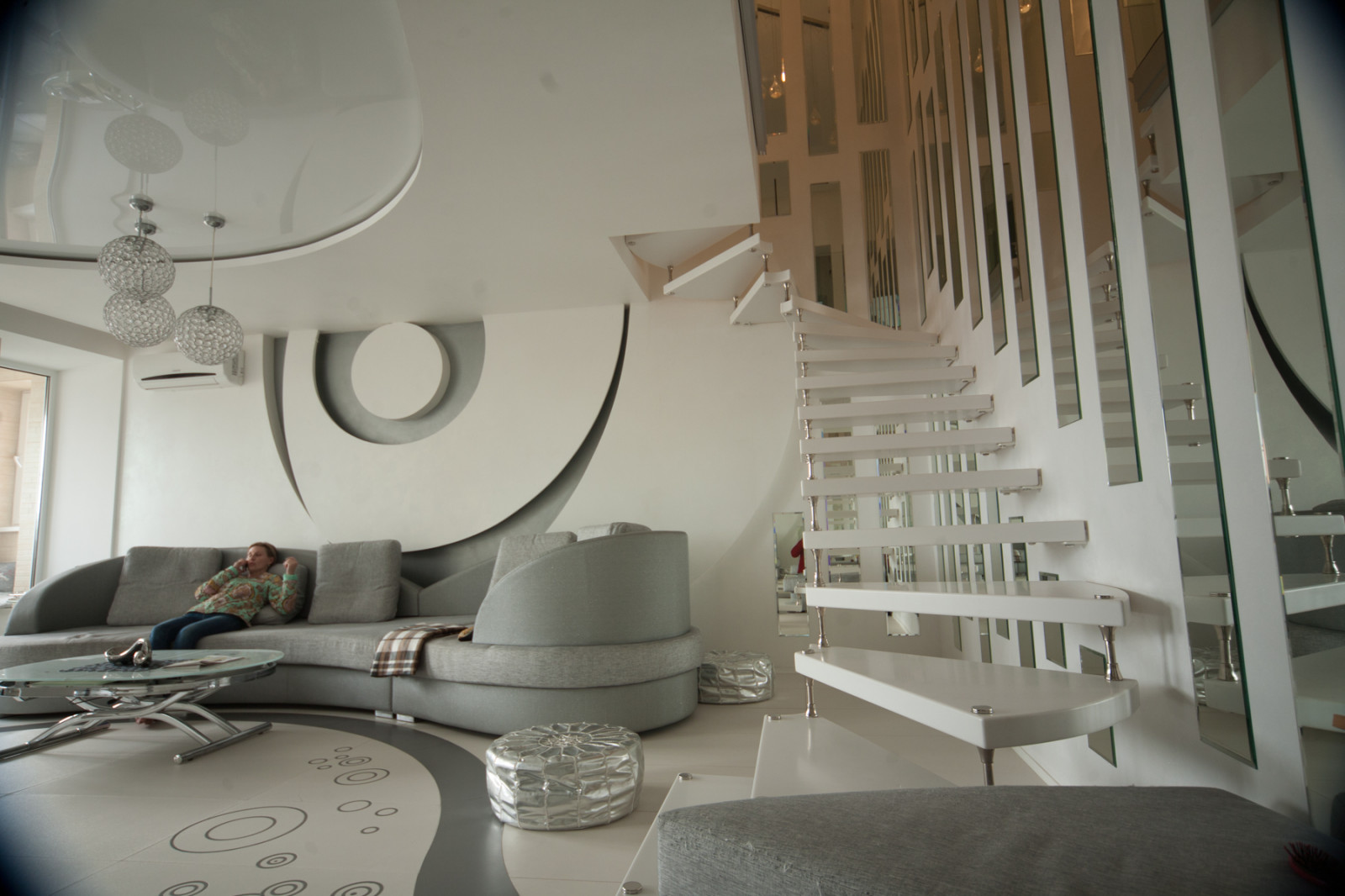 Лестница в малом пространстве в стиле Хай-тек