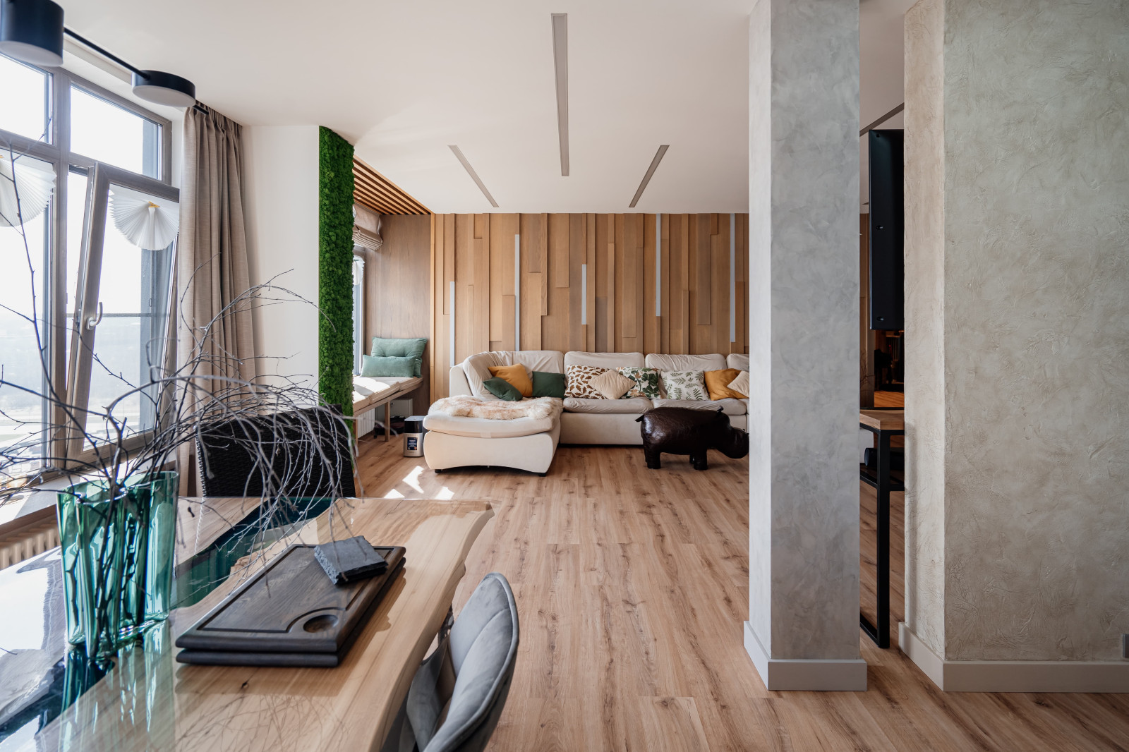 Авторская фактура декоративной штукатурки в квартире с террасой