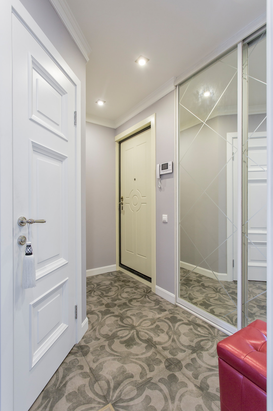 Обложка альбома: прихожая