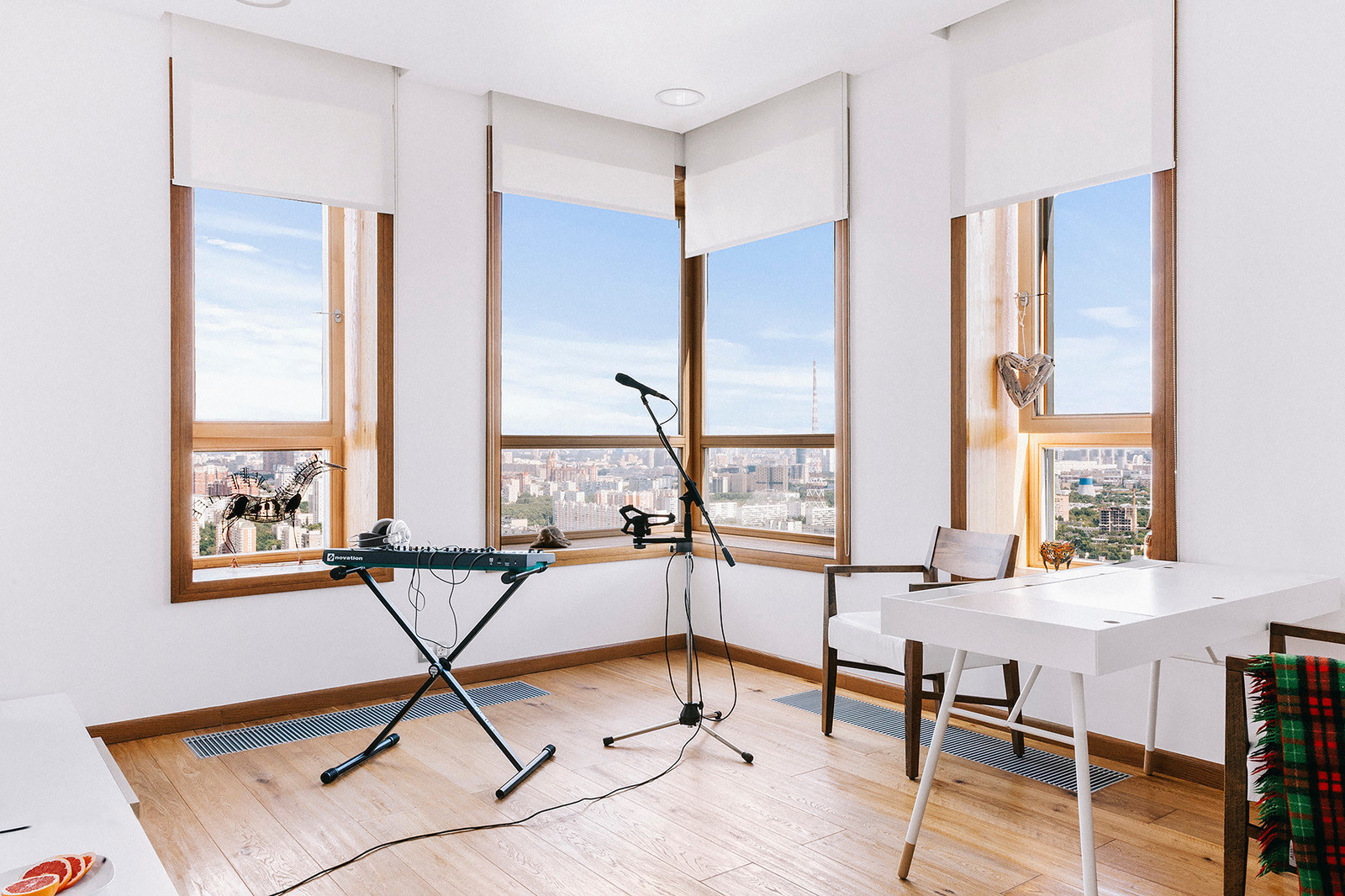 В гостях: Квартира на 37-м этаже с арт-объектами из металла